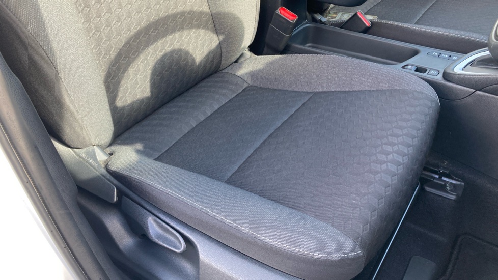 Toyota Yaris 1.5 Hybrid Design 5dr CVT Hybrid Hatchback - Image 17