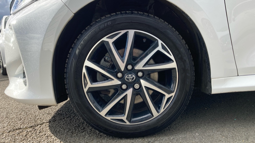 Toyota Yaris 1.5 Hybrid Design 5dr CVT Hybrid Hatchback - Image 25