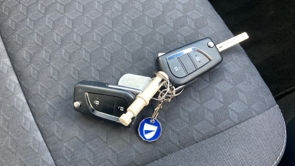 Toyota Yaris 1.5 Hybrid Design 5dr CVT Hybrid Hatchback - Image 28