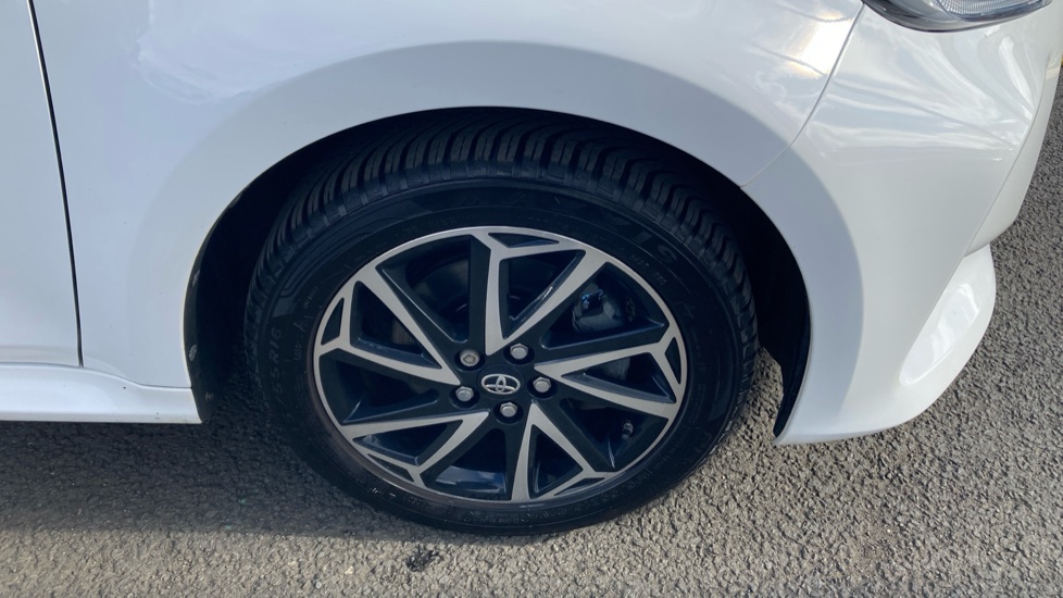 Toyota Yaris 1.5 Hybrid Design 5dr CVT Hybrid Hatchback - Image 29
