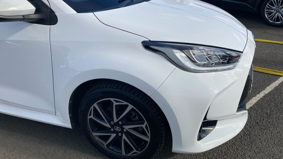 Toyota Yaris 1.5 Hybrid Design 5dr CVT Hybrid Hatchback - Image 30