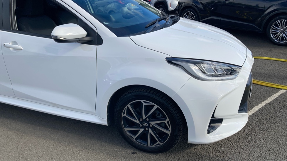 Toyota Yaris 1.5 Hybrid Design 5dr CVT Hybrid Hatchback - Image 31