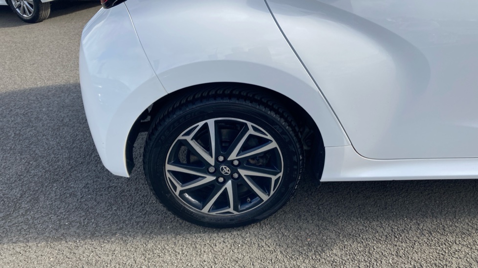 Toyota Yaris 1.5 Hybrid Design 5dr CVT Hybrid Hatchback - Image 33