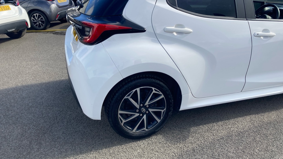 Toyota Yaris 1.5 Hybrid Design 5dr CVT Hybrid Hatchback - Image 34