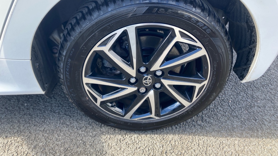 Toyota Yaris 1.5 Hybrid Design 5dr CVT Hybrid Hatchback - Image 35