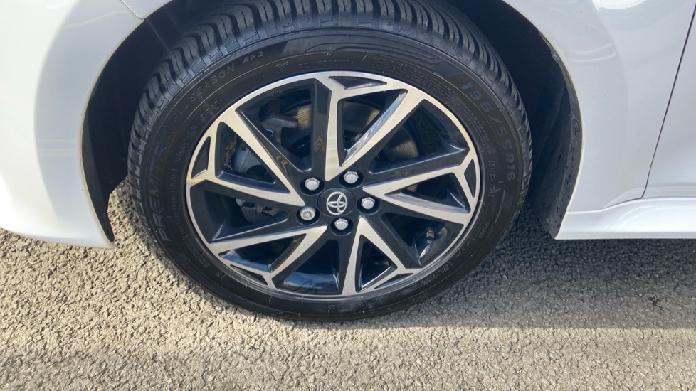 Toyota Yaris 1.5 Hybrid Design 5dr CVT Hybrid Hatchback - Image 38