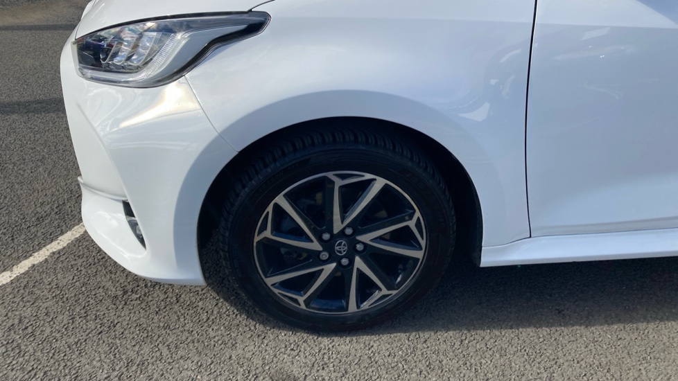 Toyota Yaris 1.5 Hybrid Design 5dr CVT Hybrid Hatchback - Image 39