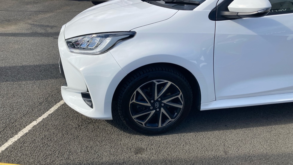 Toyota Yaris 1.5 Hybrid Design 5dr CVT Hybrid Hatchback - Image 40