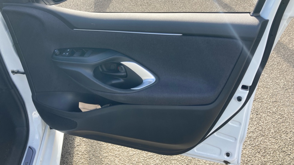 Toyota Yaris 1.5 Hybrid Design 5dr CVT Hybrid Hatchback - Image 44
