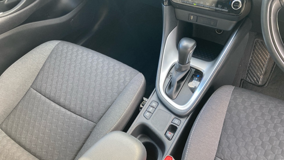 Toyota Yaris 1.5 Hybrid Design 5dr CVT Hybrid Hatchback - Image 47
