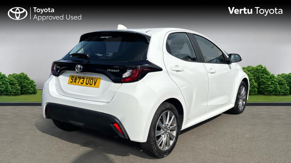 Toyota Yaris 1.5 Hybrid Icon 5dr CVT Hybrid Hatchback - Image 2