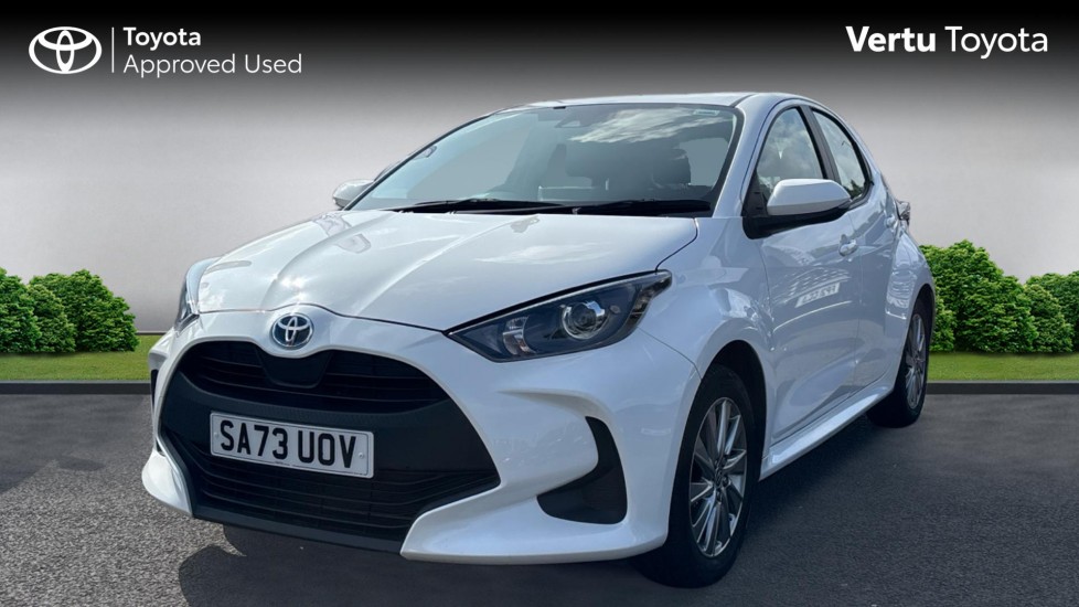 Toyota Yaris 1.5 Hybrid Icon 5dr CVT Hybrid Hatchback - Image 3