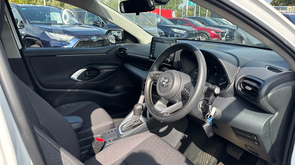 Toyota Yaris 1.5 Hybrid Icon 5dr CVT Hybrid Hatchback - Image 12
