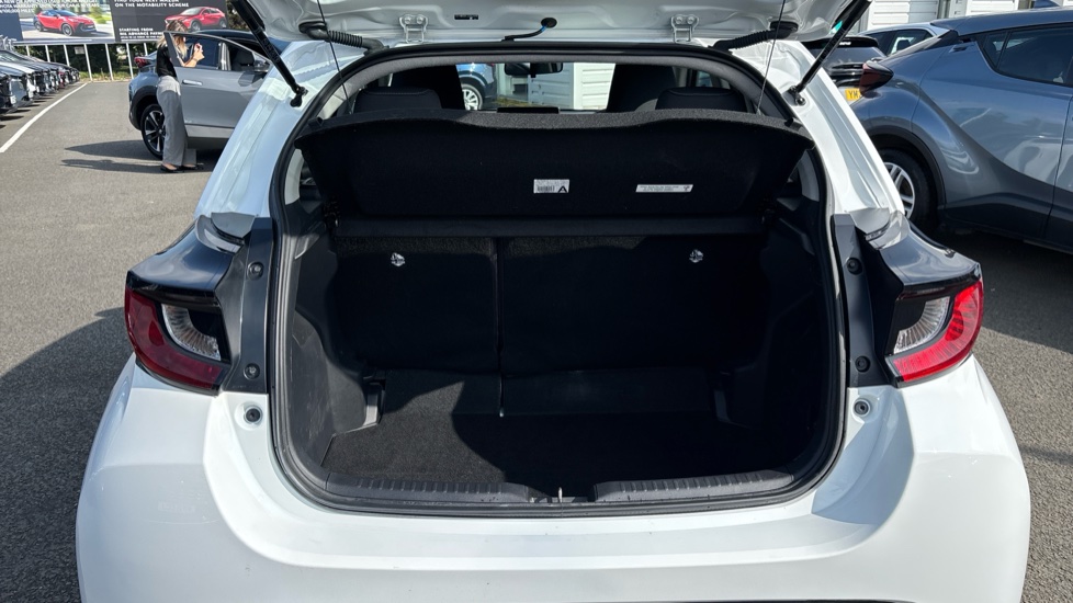 Toyota Yaris 1.5 Hybrid Icon 5dr CVT Hybrid Hatchback - Image 13