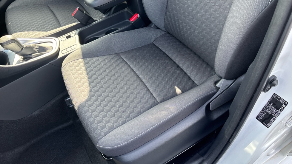 Toyota Yaris 1.5 Hybrid Icon 5dr CVT Hybrid Hatchback - Image 17