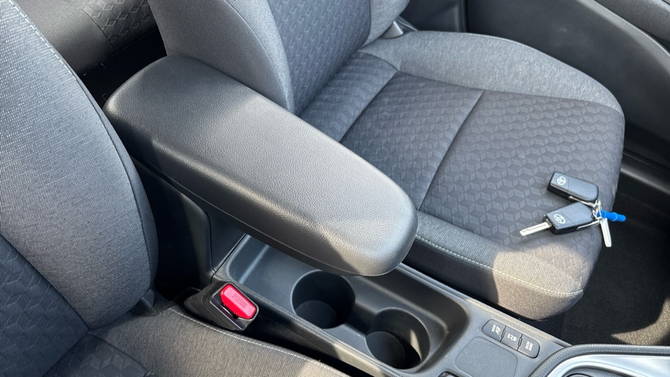 Toyota Yaris 1.5 Hybrid Icon 5dr CVT Hybrid Hatchback - Image 18