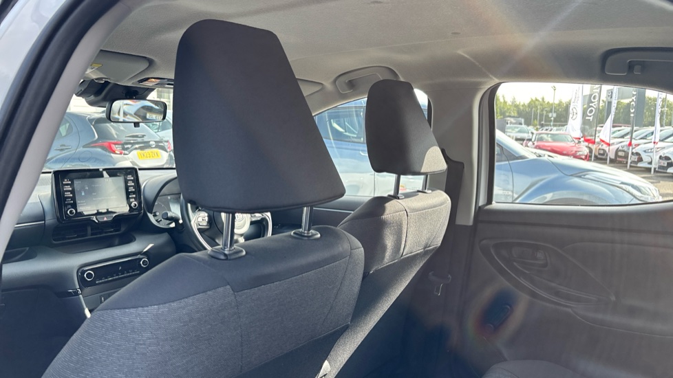 Toyota Yaris 1.5 Hybrid Icon 5dr CVT Hybrid Hatchback - Image 19