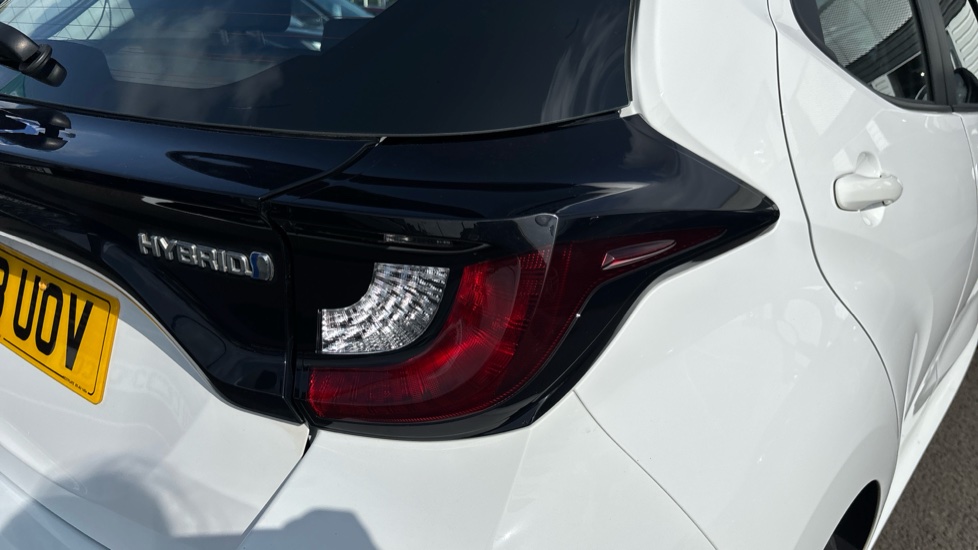 Toyota Yaris 1.5 Hybrid Icon 5dr CVT Hybrid Hatchback - Image 21