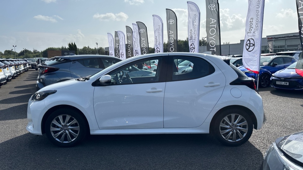 Toyota Yaris 1.5 Hybrid Icon 5dr CVT Hybrid Hatchback - Image 24
