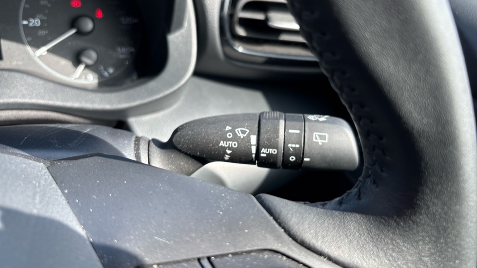 Toyota Yaris 1.5 Hybrid Icon 5dr CVT Hybrid Hatchback - Image 31