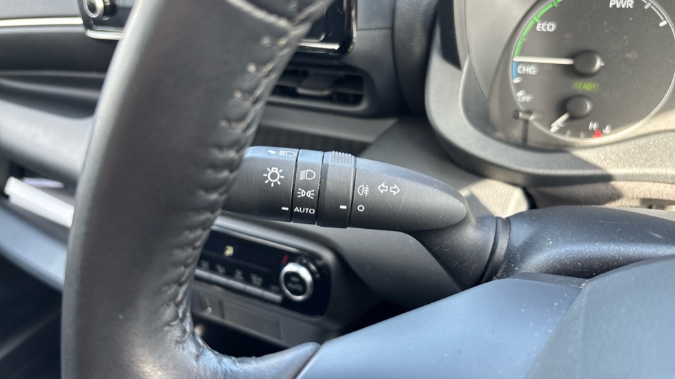 Toyota Yaris 1.5 Hybrid Icon 5dr CVT Hybrid Hatchback - Image 32