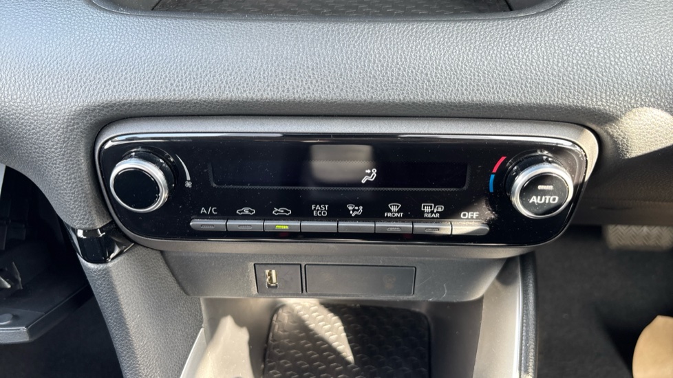 Toyota Yaris 1.5 Hybrid Icon 5dr CVT Hybrid Hatchback - Image 33