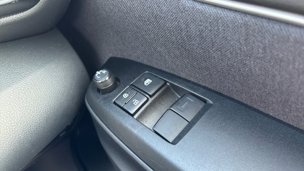 Toyota Yaris 1.5 Hybrid Icon 5dr CVT Hybrid Hatchback - Image 37