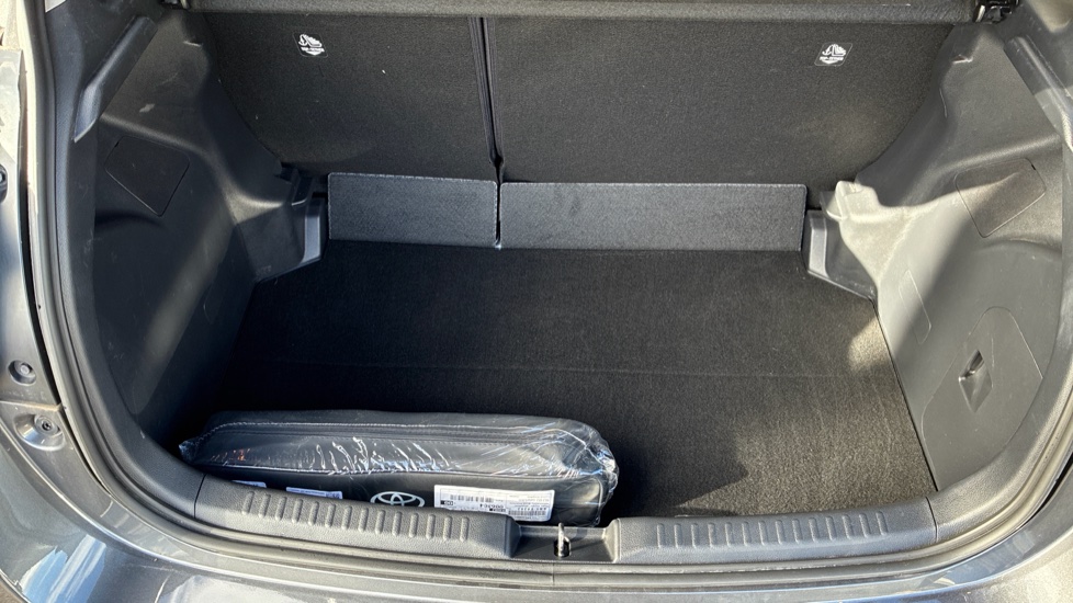 Toyota Yaris 1.5 Hybrid Design 5dr CVT Hybrid Hatchback - Image 13