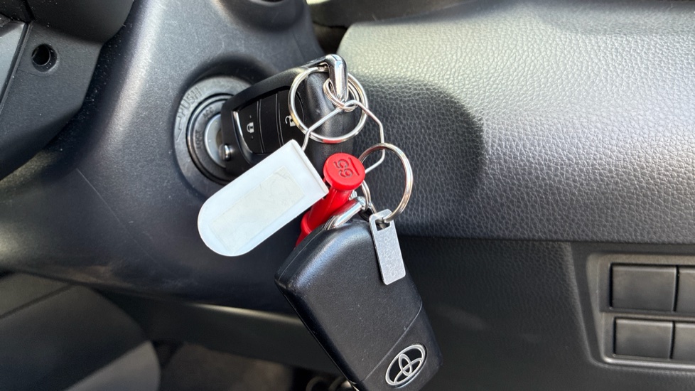 Toyota Yaris 1.5 Hybrid Design 5dr CVT Hybrid Hatchback - Image 16