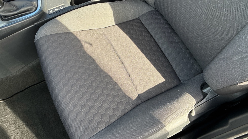 Toyota Yaris 1.5 Hybrid Design 5dr CVT Hybrid Hatchback - Image 17