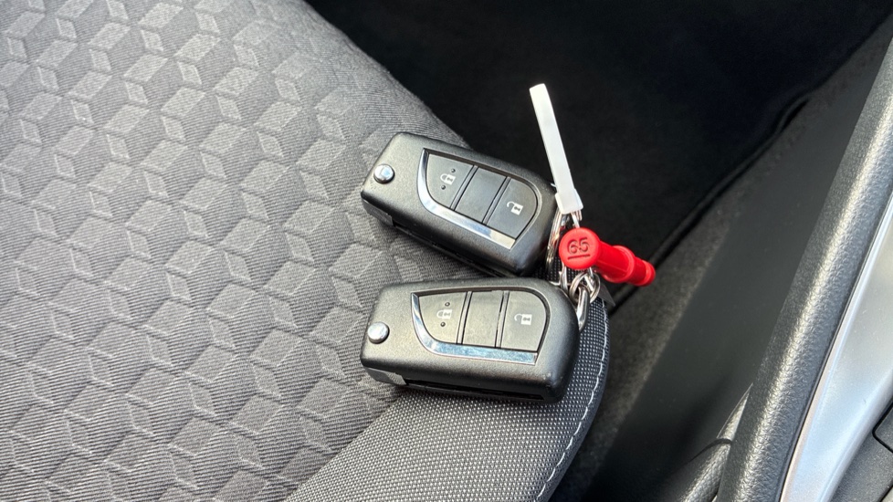 Toyota Yaris 1.5 Hybrid Design 5dr CVT Hybrid Hatchback - Image 28