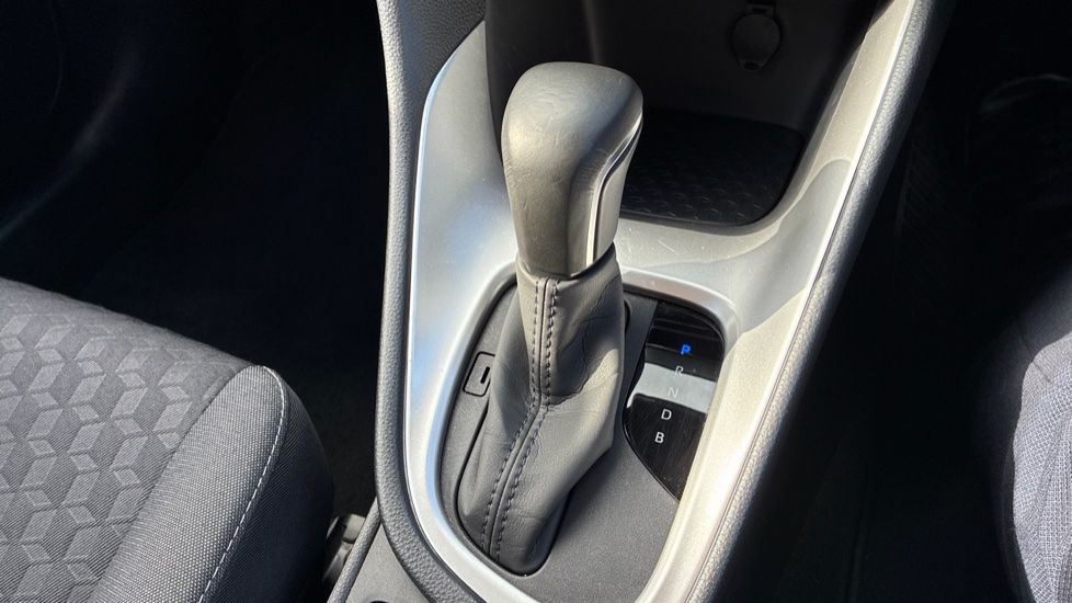 Toyota Yaris 1.5 Hybrid Design 5dr CVT Hybrid Hatchback - Image 29