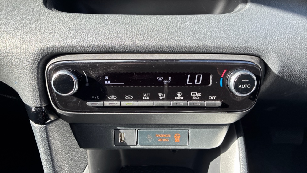 Toyota Yaris 1.5 Hybrid Design 5dr CVT Hybrid Hatchback - Image 35