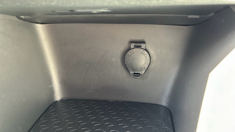 Toyota Yaris 1.5 Hybrid Design 5dr CVT Hybrid Hatchback - Image 37