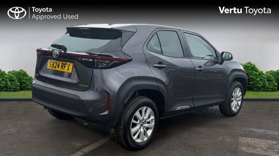 Toyota Yaris Cross 1.5 Hybrid Icon 5dr CVT Hybrid Estate - Image 2