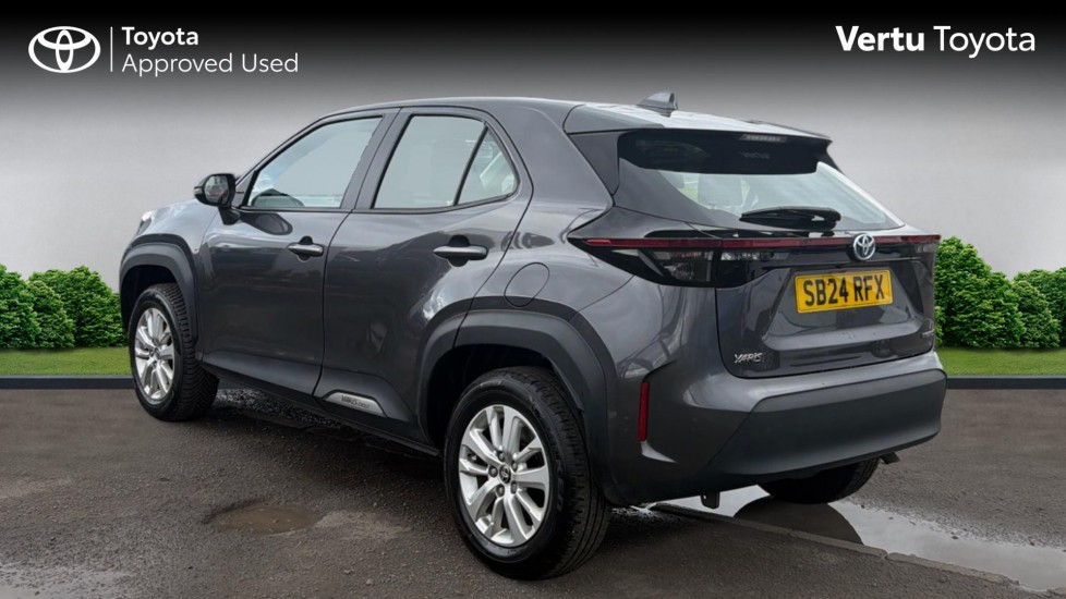 Toyota Yaris Cross 1.5 Hybrid Icon 5dr CVT Hybrid Estate - Image 4