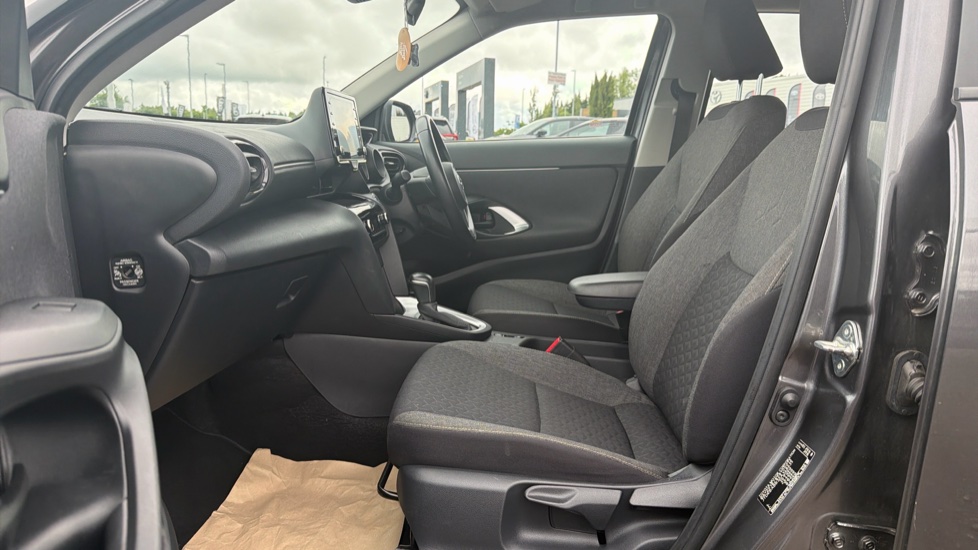 Toyota Yaris Cross 1.5 Hybrid Icon 5dr CVT Hybrid Estate - Image 5