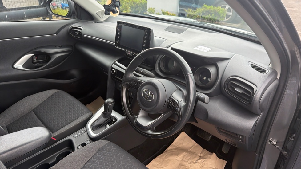 Toyota Yaris Cross 1.5 Hybrid Icon 5dr CVT Hybrid Estate - Image 7