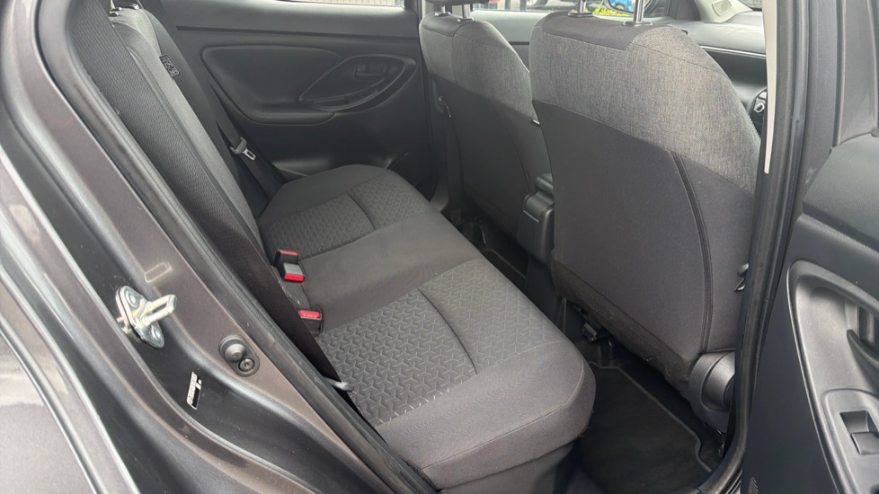 Toyota Yaris Cross 1.5 Hybrid Icon 5dr CVT Hybrid Estate - Image 8