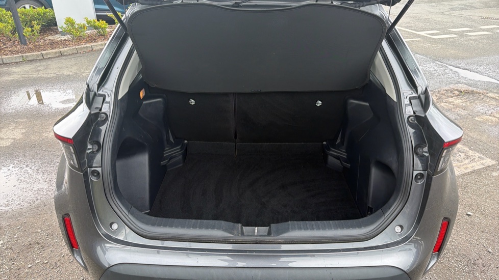 Toyota Yaris Cross 1.5 Hybrid Icon 5dr CVT Hybrid Estate - Image 13