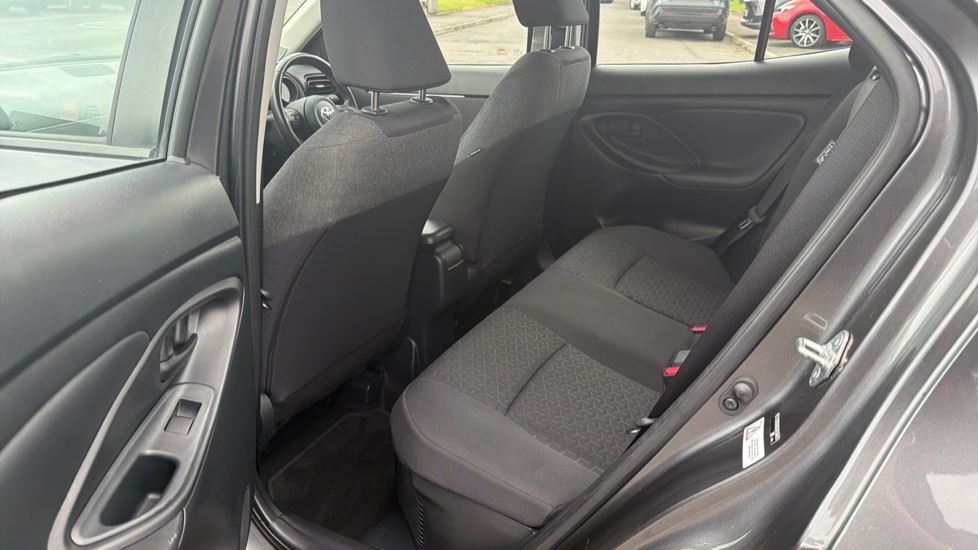 Toyota Yaris Cross 1.5 Hybrid Icon 5dr CVT Hybrid Estate - Image 15