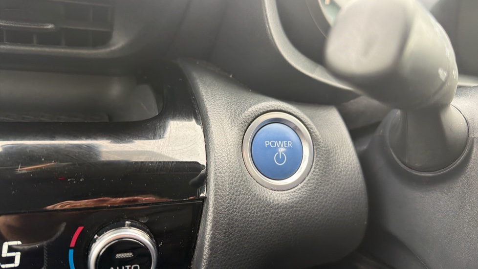 Toyota Yaris Cross 1.5 Hybrid Icon 5dr CVT Hybrid Estate - Image 16