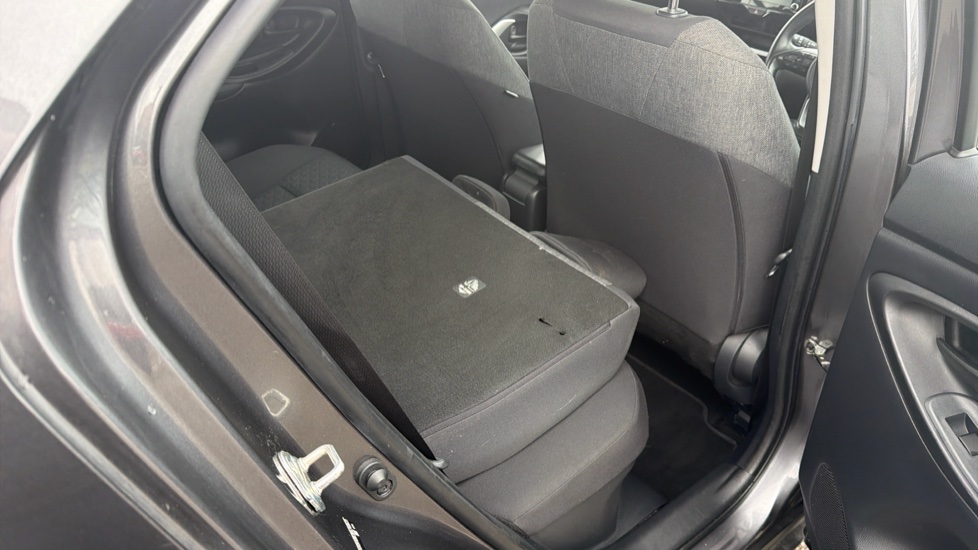 Toyota Yaris Cross 1.5 Hybrid Icon 5dr CVT Hybrid Estate - Image 18