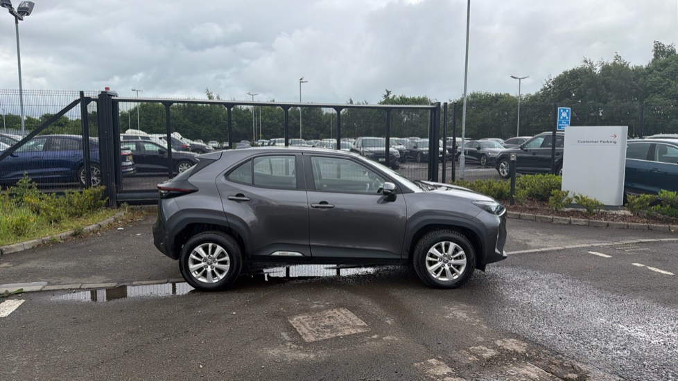 Toyota Yaris Cross 1.5 Hybrid Icon 5dr CVT Hybrid Estate - Image 23