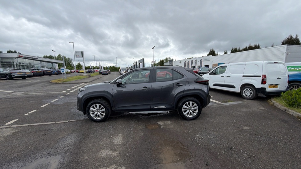 Toyota Yaris Cross 1.5 Hybrid Icon 5dr CVT Hybrid Estate - Image 24