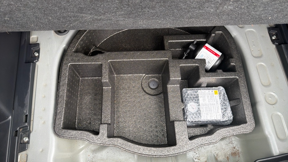 Toyota Yaris Cross 1.5 Hybrid Icon 5dr CVT Hybrid Estate - Image 33