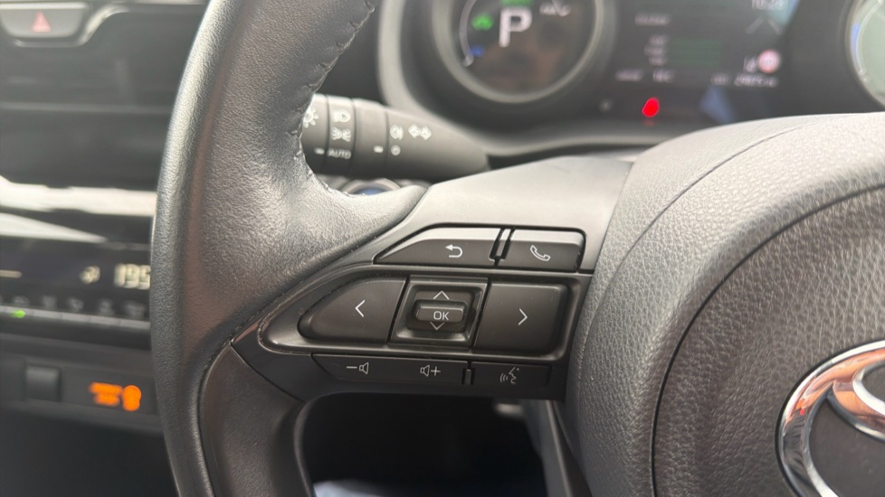 Toyota Yaris Cross 1.5 Hybrid Icon 5dr CVT Hybrid Estate - Image 35