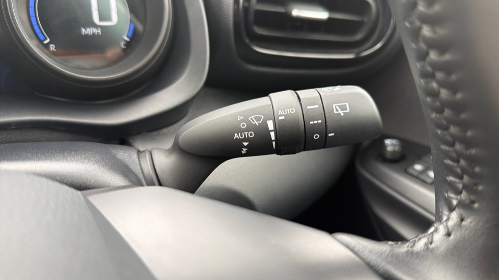 Toyota Yaris Cross 1.5 Hybrid Icon 5dr CVT Hybrid Estate - Image 38
