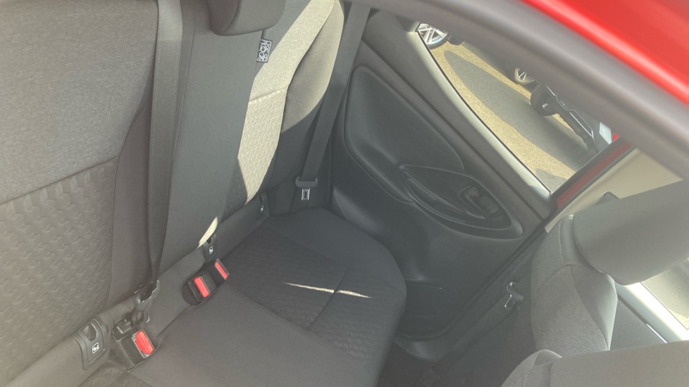 Toyota Yaris 1.5 Hybrid Design 5dr CVT Hybrid Hatchback - Image 8