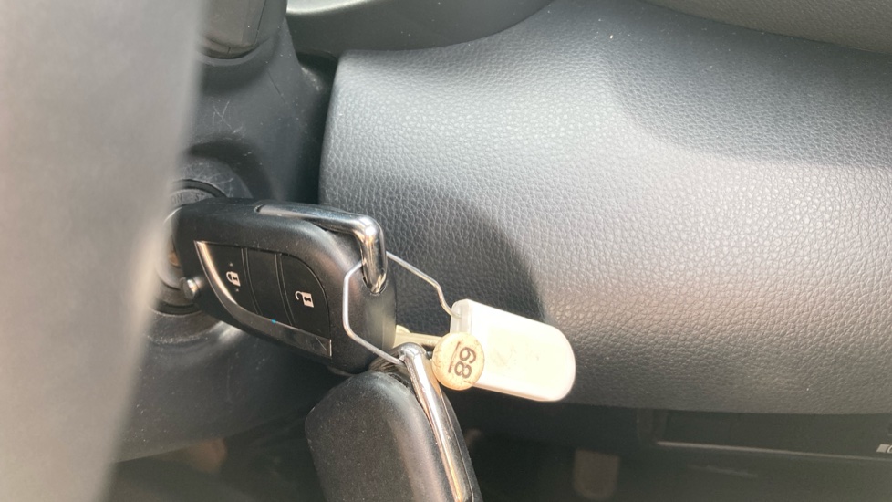 Toyota Yaris 1.5 Hybrid Design 5dr CVT Hybrid Hatchback - Image 16